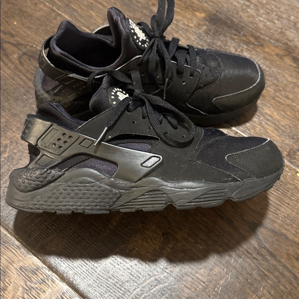 Nike Air Huarache Sneakers - Picture 12 of 17